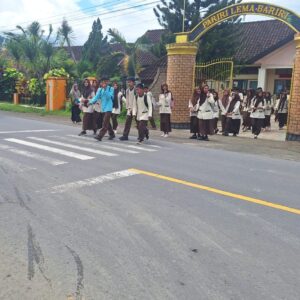 Polsek Seteluk Hadir di Tengah Pelajar, Wujudkan Polisi Humanis saat Giat Rawan Siang