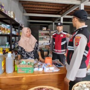 Polsek Gangga Laksanakan Patroli Dialogis Sampaikan Imbauan Kamtibmas Kepada Pedagang Sembako