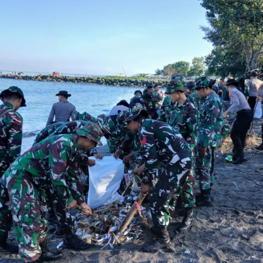 Kodim 1606/Mataram Libatkan Ratusan Peserta dalam Karya Bakti dan Donor Darah di Loang Baloq