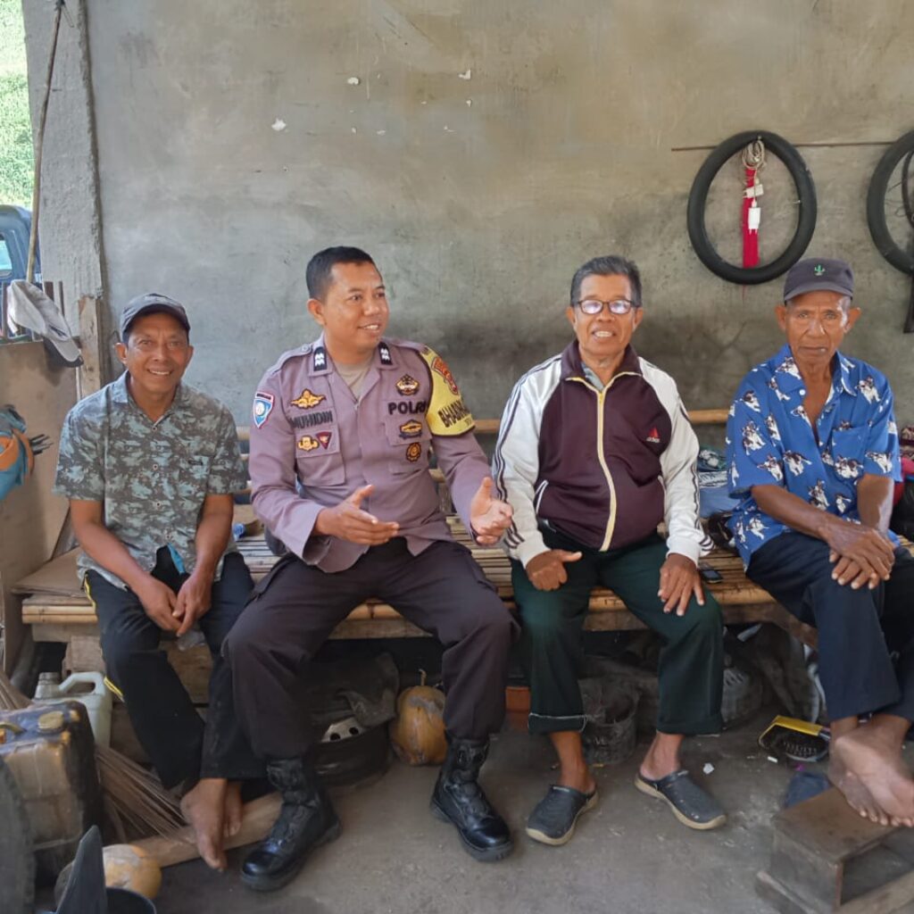 Dekatkan Pelayanan Kepolisian, Bhabinkamtibmas Desa Kole Sambangi Tokoh Masyarakat