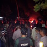 POLSEK DOMPU BERHASIL KENDALIKAN AKSI PEMBLOKIRAN JALAN DI DUSUN PALIKARAWE SECARA HUMANIS