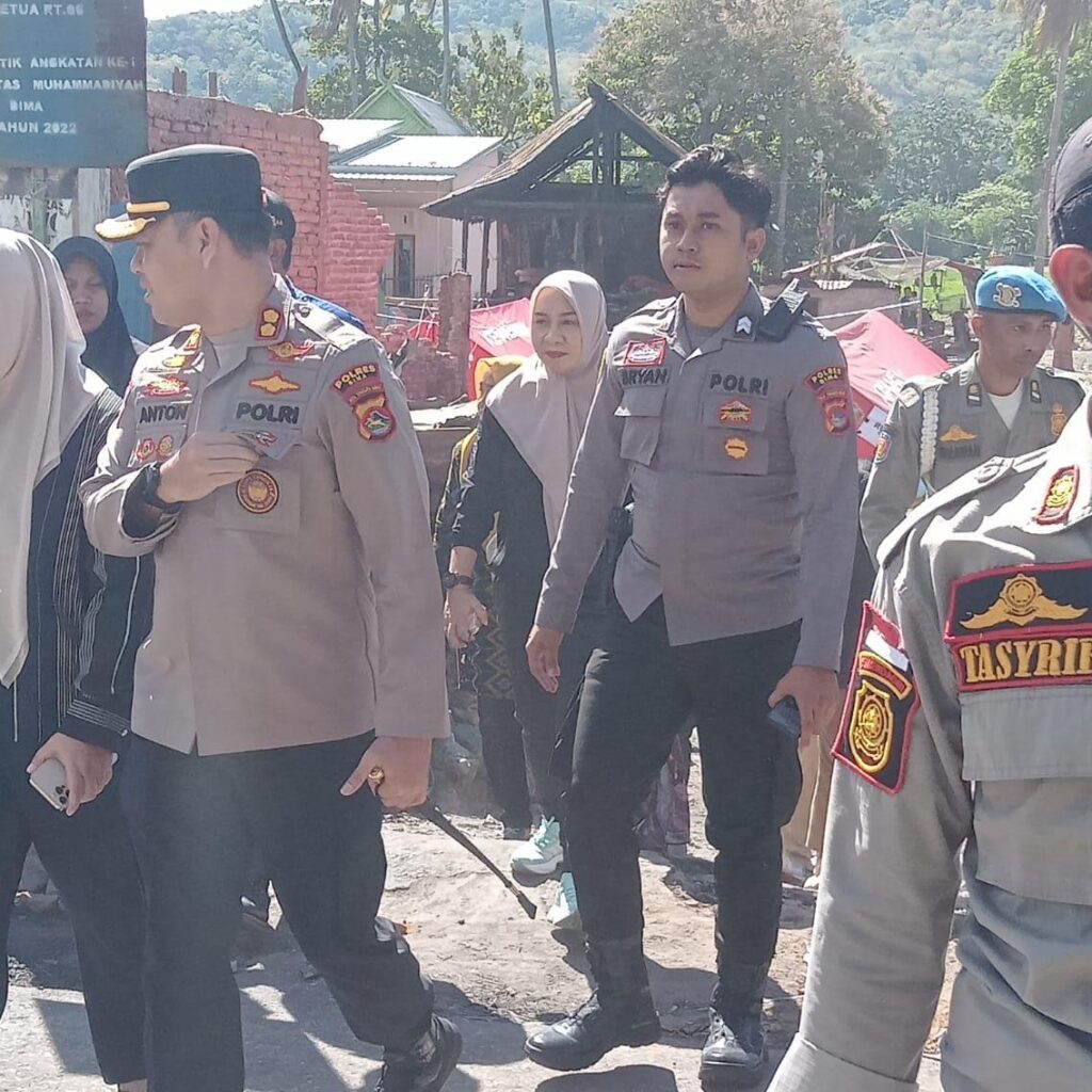 Kapolres Bima Kabupaten Dampingi Kunker Wakil Gubernur NTB di Lokasi Kebakaran Desa Lido