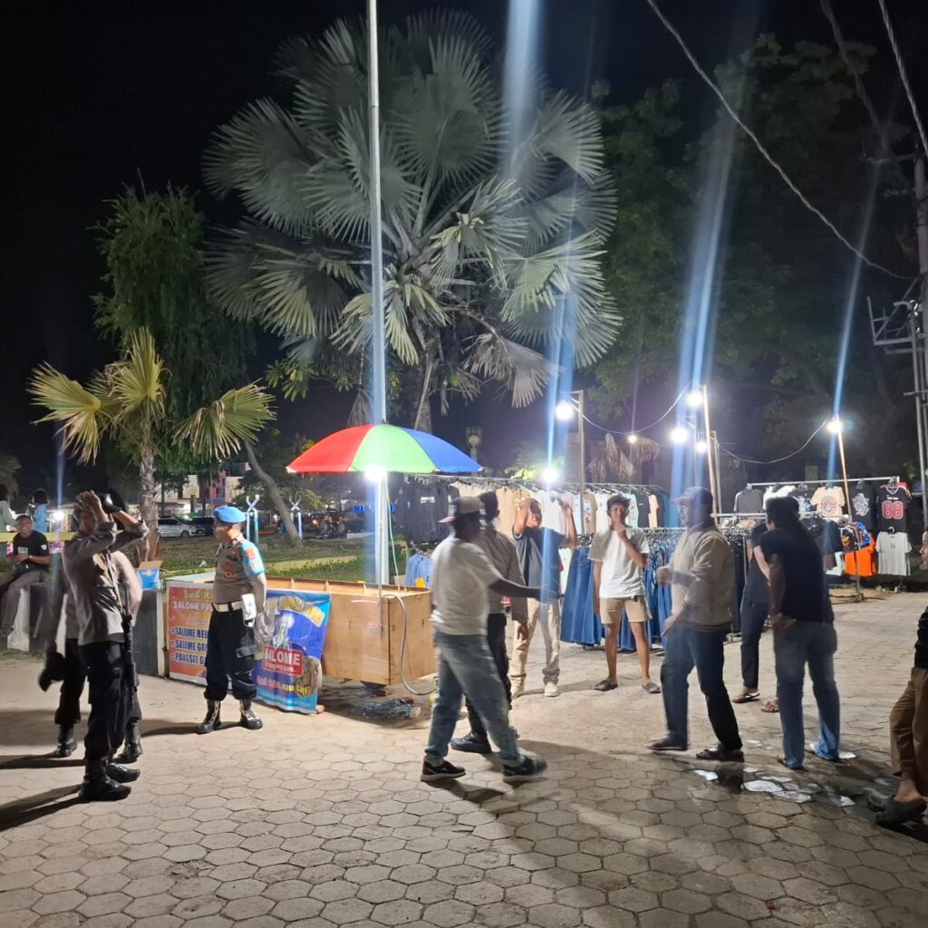 Patroli Strong Point Rinjani Presisi, Polsek Rasanae Barat Ciptakan Situasi Aman dan Kondusif pada Malam Minggu
