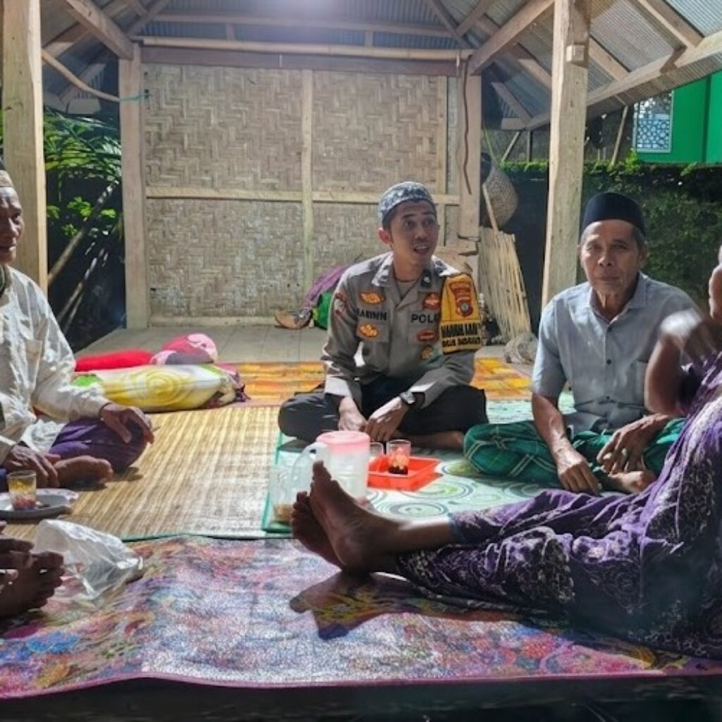 Polsek Labuapi Ajak Warga Menanam Sayuran di Lahan Kosong