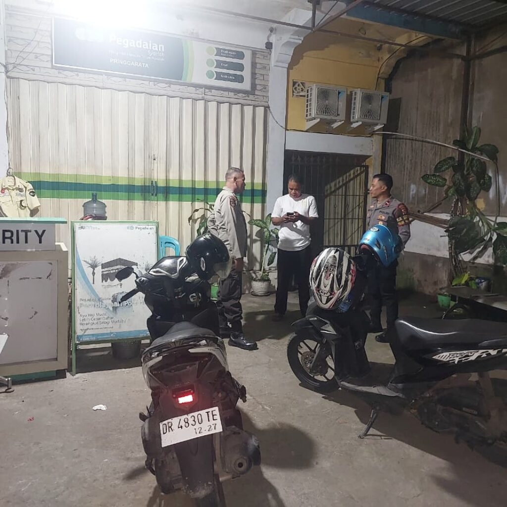 Patroli Dini Hari, SPKT I Polsek Pringgarata Sambangi Objek Vital Pegadaian