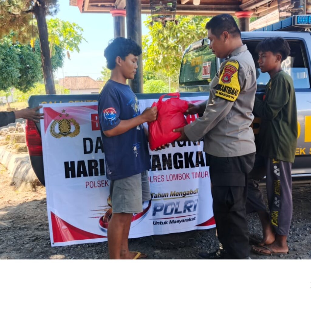 Kapolsek Sambelia Salurkan Bantuan Sosial kepada Masyarakat dalam Rangka HUT Bhayangkara ke-80