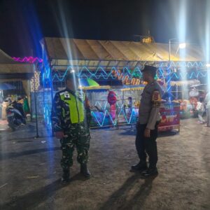Kehadiran TNI-Polri Bikin Pengunjung Pasar Malam Tenang