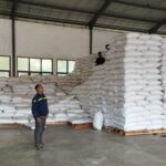 Polsek Gerung Kawal Distribusi 19 Ton Jagung ke BULOG NTB