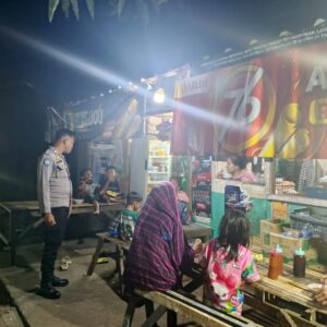 LAKSANAKAN DDS DAN SILATURAHMI, BHABINKAMTIBMAS DESA BANGGO PERKUAT KEMITRAAN DENGAN MASYARAKAT