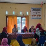 Bhabinkamtibmas Desa Lamuntet Dampingi Penyaluran Bantuan Pangan