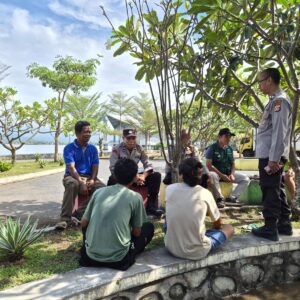 Sat Binmas Polres Bima Kota Gelar Jumat Curhat, Serap Aspirasi Masyarakat di Taman Amahami