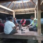 Bhabinkamtibmas Dasan Anyar Dorong Warga Aktifkan Siskamling untuk Jaga Kamtibmas