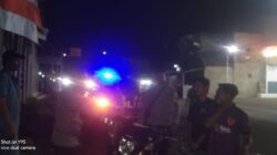 Konsep Dalam rangka meningkatkan pelayanan kepada masyarakat serta menjaga situasi keamanan dan ketertiban masyarakat (kamtibmas), Polsek Kempo Polres Dompu melaksanakan Kegiatan Rutin Yang Ditingkatkan (KRYD) dengan metode Blue Light Patrol di wilayah hukum Polsek Kempo, Selasa malam (9/6/2026).  Patroli menyasar sejumlah desa yang dianggap rawan gangguan kamtibmas, di antaranya Desa Kempo, Desa Ta’a, Desa Doro Kobo, Desa Soro, Desa Soro Barat, dan Desa Konte. Selain melakukan pemantauan situasi keamanan wilayah, personel juga melaksanakan patroli dialogis dengan menyampaikan berbagai pesan kamtibmas kepada masyarakat.  Di Desa Kempo, Ta’a, dan Doro Kobo, petugas mengimbau masyarakat untuk bersama-sama menjaga keamanan lingkungan serta mengingatkan para pemuda yang masih berkumpul di pinggir jalan agar tidak membawa senjata tajam, menghindari konsumsi minuman keras, dan meningkatkan kewaspadaan terhadap aksi pemalakan maupun pencurian.  Selanjutnya di Desa Soro dan Soro Barat, personel patroli memberikan edukasi kepada masyarakat, khususnya anak muda dan remaja, agar menjauhi minuman keras, tidak membawa senjata tajam, serta tidak menggunakan sepeda motor dengan knalpot racing yang dapat mengganggu kenyamanan masyarakat dan berpotensi memicu gangguan ketertiban umum.  Patroli kemudian dilanjutkan ke Desa Konte dengan melakukan pengecekan di lokasi-lokasi yang menjadi tempat berkumpulnya masyarakat. Petugas juga mengajak para pemuda untuk menghindari perilaku yang dapat memicu konflik sosial, termasuk penyalahgunaan minuman keras, penggunaan knalpot tidak sesuai spesifikasi teknis, maupun tindakan lain yang berpotensi menimbulkan keributan antar kelompok dan mengganggu kerukunan antarumat beragama.  Kapolsek Kempo, IPTU Agustamin, S.H., menyampaikan bahwa patroli dialogis dan Blue Light Patrol merupakan upaya preventif yang terus dilakukan untuk mencegah berbagai bentuk gangguan kamtibmas sekaligus memperkuat hubungan kemitraan antara Polri dan masyarakat.  “Kami mengarahkan seluruh personel agar dalam setiap pelaksanaan patroli tidak hanya melakukan pengawasan, tetapi juga aktif berdialog dengan masyarakat. Melalui komunikasi yang baik, berbagai potensi gangguan keamanan dapat dicegah sejak dini dan masyarakat semakin merasa aman dengan kehadiran Polri di tengah-tengah mereka,” ujar IPTU Agustamin.  Sementara itu, Kapolres Dompu AKBP Sodikin Fahrojin Nur, S.I.K., melalui Kasi Humas Polres Dompu IPTU I Nyoman Suardika menyampaikan bahwa kegiatan KRYD dan Blue Light Patrol merupakan bagian dari strategi pemeliharaan kamtibmas yang bertujuan menciptakan rasa aman sekaligus menekan peluang terjadinya tindak kriminalitas.  “Patroli Blue Light memberikan efek pencegahan terhadap pelaku kejahatan sekaligus meningkatkan kepercayaan masyarakat kepada Polri. Kehadiran anggota di lapangan pada malam hari merupakan bentuk nyata pelayanan kepolisian dalam menjaga keamanan, mencegah gangguan kamtibmas, serta membangun kemitraan yang kuat dengan masyarakat,” ungkap IPTU Nyoman.  Hasil kegiatan menunjukkan situasi kamtibmas di wilayah hukum Polsek Kempo tetap aman dan kondusif. Masyarakat menyampaikan apresiasi atas patroli rutin yang dilaksanakan karena memberikan rasa aman dan meningkatkan kehadiran Polri di tengah masyarakat.