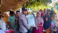 Bhabinkamtibmas Polsek Soromandi Monitoring Penyaluran Bantuan Sosial Bagi Warga Binaan di Desa Sampungu