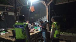 Patroli Dialogis Polsubsektor Brang Ene, Polisi Ajak Remaja Bijak Bermedsos dan Jaga Kamtibmas