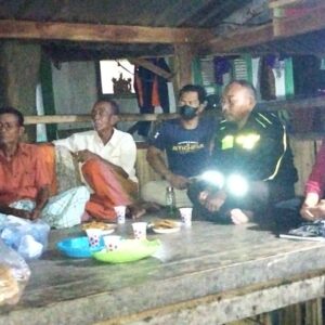 Bhabinkamtibmas Polres Bima Kota, Fasilitasi Musyawarah Warga Terkait Rencana Usaha UMKM Kandang Ayam Potong