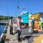 POLISI PENOLONG DAN PAM PELABUHAN, SAT POLAIRUD POLRES DOMPU HADIR BANTU MASYARAKAT PESISIR DAN JAGA KEAMANAN PELABUHAN CALABAI