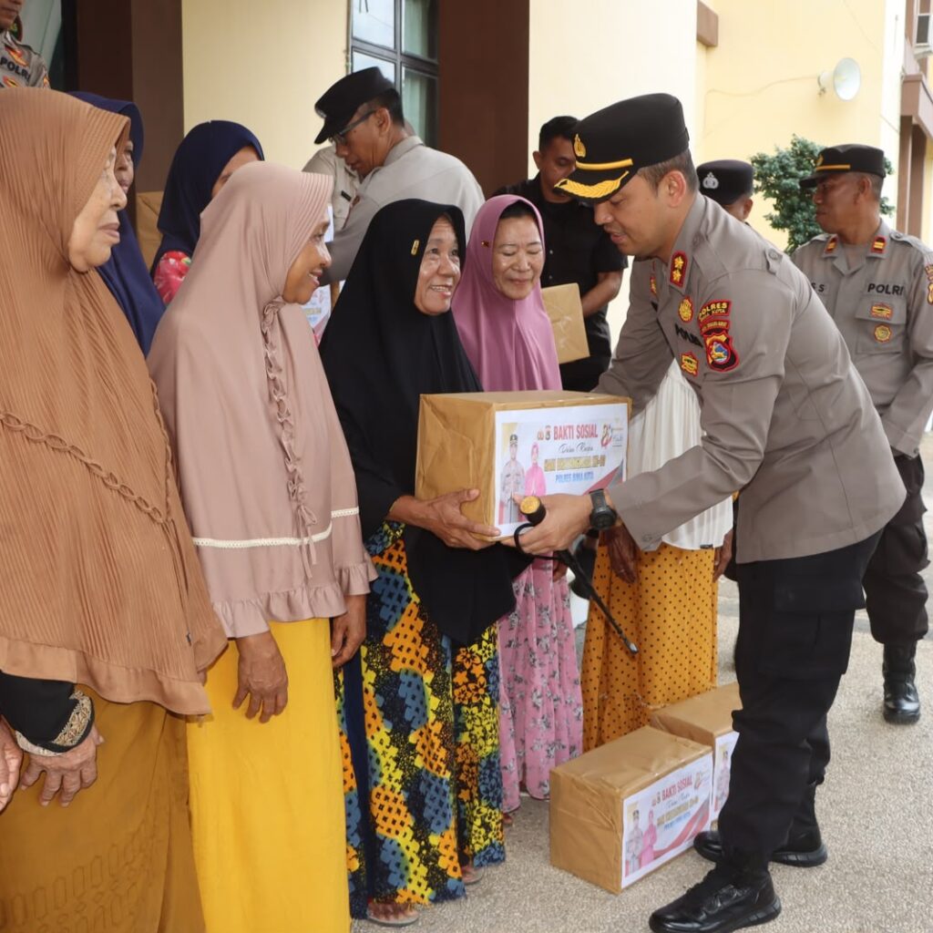 Sambut HUT Bhayangkara ke-80, Polres Bima Kota Salurkan 1.000 Paket Sembako