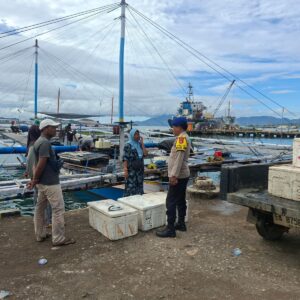 Sat Polairud Polres Bima Kota Gelar Patroli Dialogis Polmas Perairan di Pelabuhan Sape