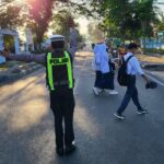 SATLANTAS POLRES DOMPU GELAR RAWAN PAGI DAN SOSIALISASI KESELAMATAN BERLALU LINTAS SECARA HUMANIS