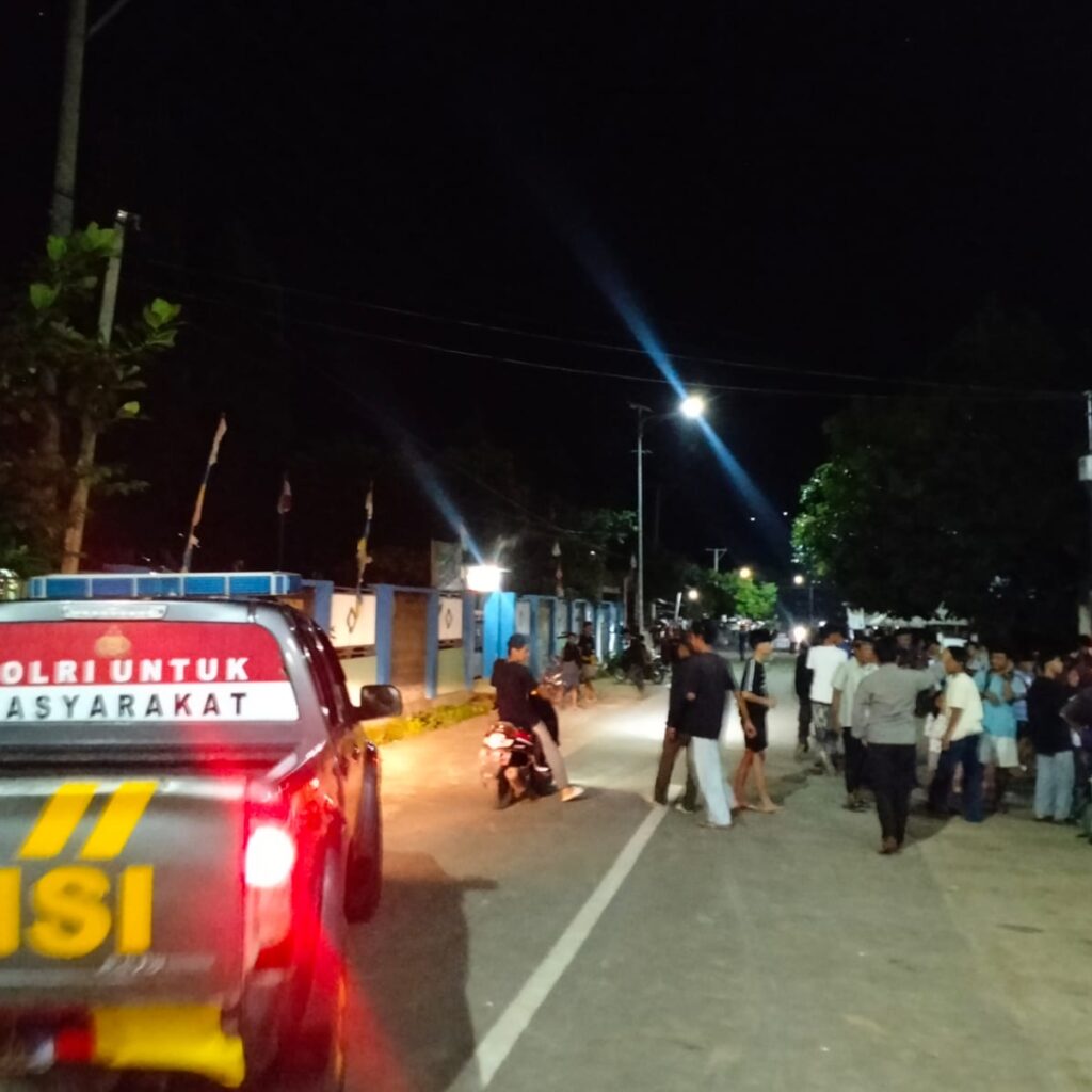 Antisipasi Kejahatan 3C, Polsek Langgudu Gelar Patroli Dialogis Malam Hari