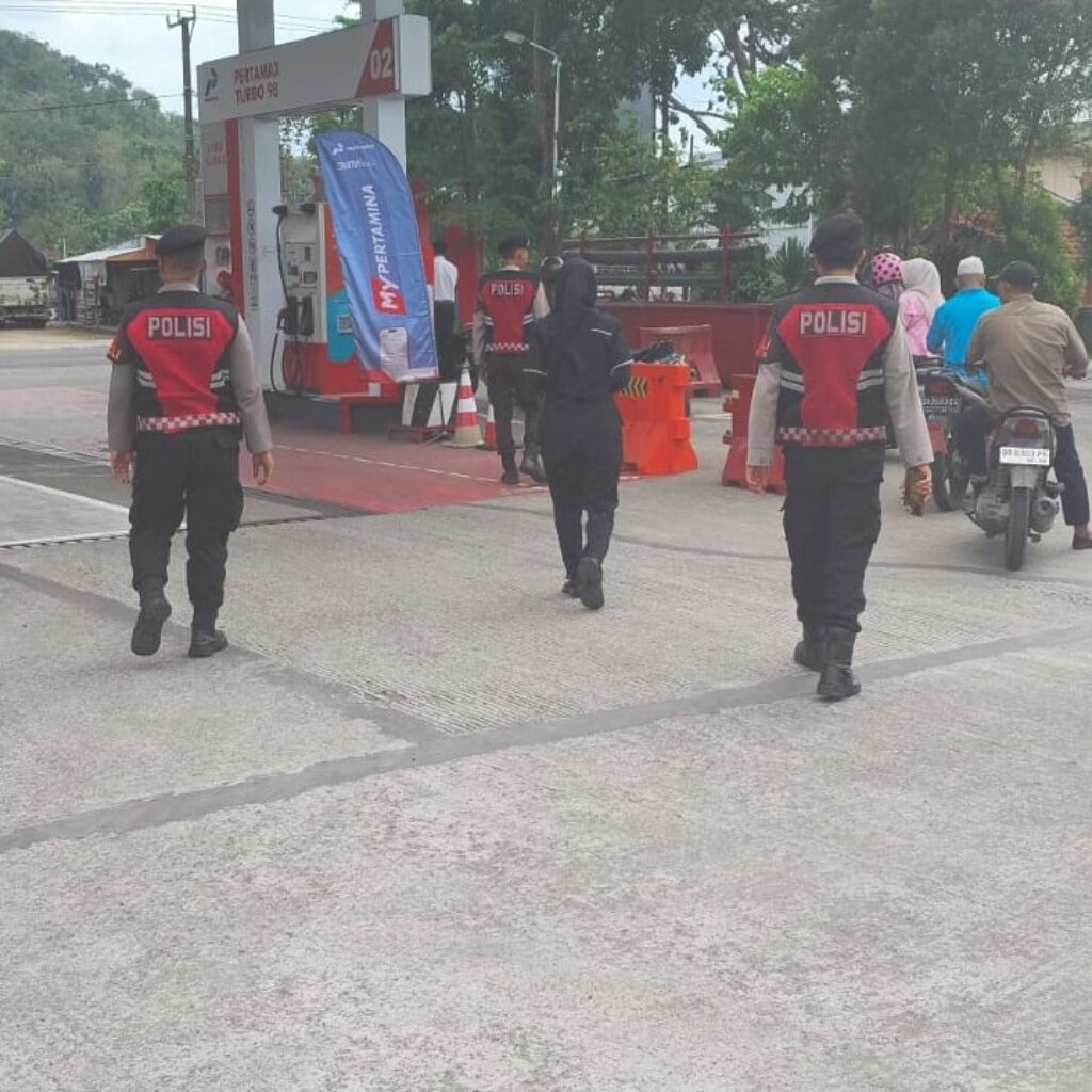 Antisipasi Kelangkaan BBM, Polres Lombok Barat Gelar Patroli di SPBU