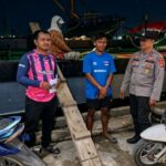 Patroli Rutin Polsek Kawasan Pelabuhan Laut Bima, Imbau Buruh dan ABK Jaga Keamanan serta Kebersihan Pelabuhan