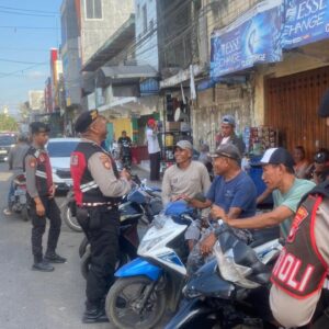 POLRES DOMPU TINGKATKAN KEAMANAN WILAYAH MELALUI PATROLI RUTIN DAN DIALOGIS, WARGA DIAJAK BERPERAN AKTIF MENJAGA KAMTIBMAS