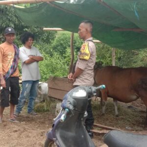 Bhabinkamtibmas Desa Rababaka Aktif Sambangi Peternak dan Edukasi Pemanfaatan Pekarangan untuk Dukung Ketahanan Pangan