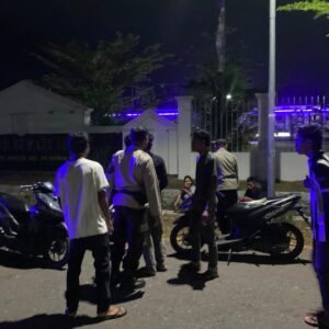Memastikan Kondusifitas Wilayah dan Imbu Warga Jaga Kamtibmas Polsek Woha Optimalkan Patroli KRYD Malam Hari