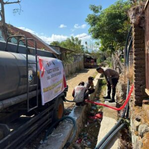 Momentum Hari Bhayangkara ke-80, Respon Cepat Akan Kebutuhan Air Bersih, Polres Bima Salurkan 5000 Liter Air Bersih di Desa Kalampa