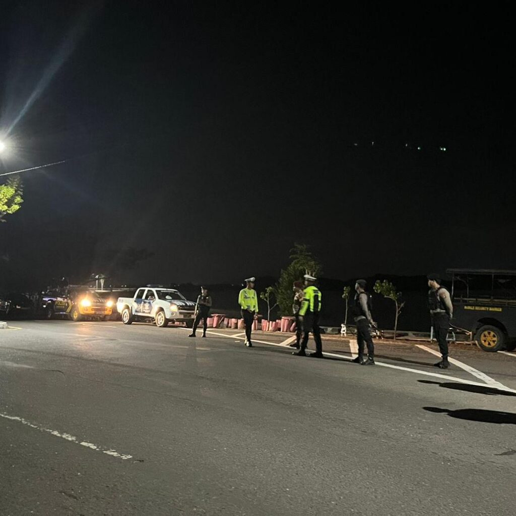 Perkuat Keamanan dan Kenyamanan di Jalur Strategis, Pamapta Polres Bima Kerahkan Patroli Humanis Gabungan Piket Fungsi.