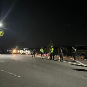 Perkuat Keamanan dan Kenyamanan di Jalur Strategis, Pamapta Polres Bima Kerahkan Patroli Humanis Gabungan Piket Fungsi.