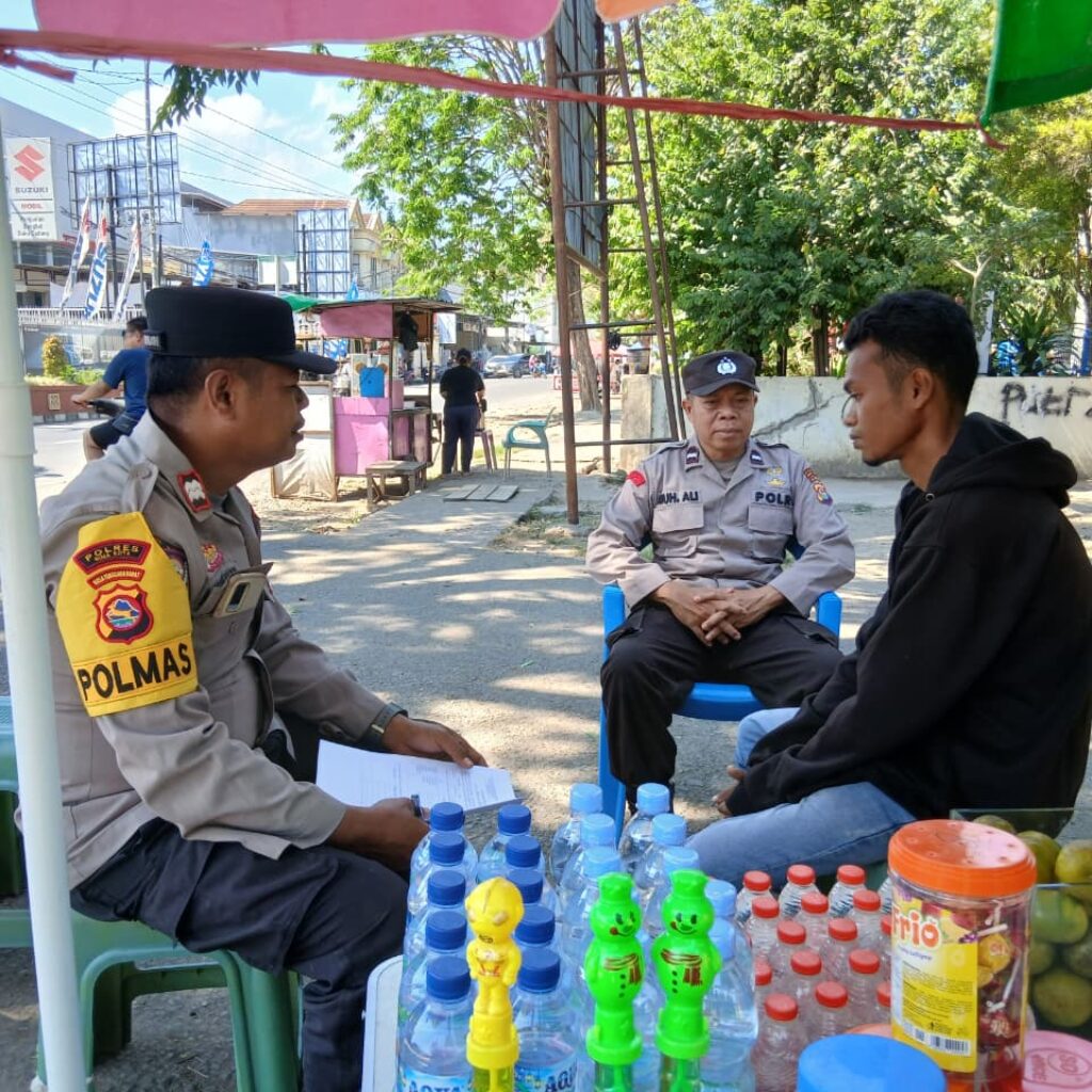 Dekatkan Pelayanan, Polmas Polres Bima Kota Kenalkan Layanan Call Center 110