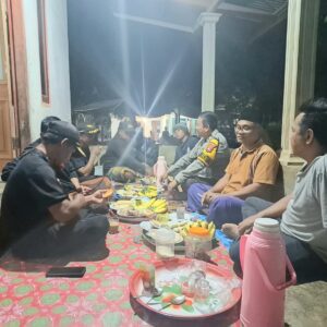 Bhabinkamtibmas Desa Pijot Gelar Silaturahmi dan Ronda Malam, Ajak Warga Perkuat Keamanan Lingkungan