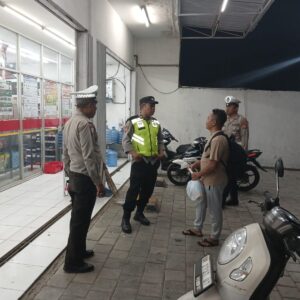 Patroli Objek Vital, Polsek Kopang Tingkatkan Pengamanan di Alfamart Desa Semparu