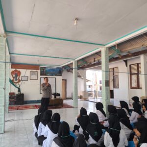 Cegah Bullying di Lingkungan Sekolah, Polsek Batukliang Berikan Penyuluhan di Ponpes Uswatun Hasanah