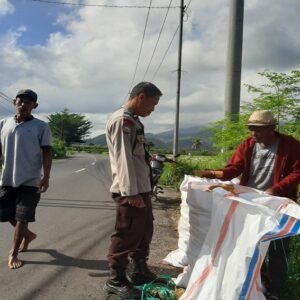 Dukung Program Presiden, Polsek Gerung Dampingi Petani Desa Tempos Maksimalkan Lahan Kosong