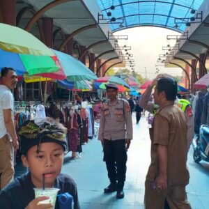 Bhabinkamtibmas Desa Aik Bual Ajak Warga Aktifkan Poskamling dan Dukung Ketahanan Pangan