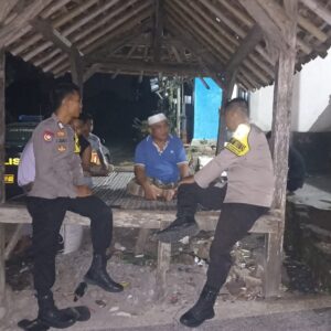 Bhabinkamtibmas Desa Setanggor Berikan Pembinaan Satkamling, Ajak Warga Aktifkan Kembali Ronda Malam