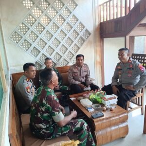 Kapolsek Sukamulia Perkuat Sinergitas TNI–Polri Melalui Silaturahmi dengan Danramil 01 Selong dan Danposramil Sukamulia