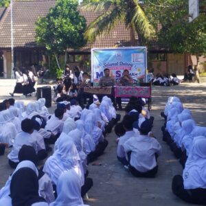 Tingkatkan Kesadaran Hukum,Polsek Sakra Timur Lakukan Penyuluhan