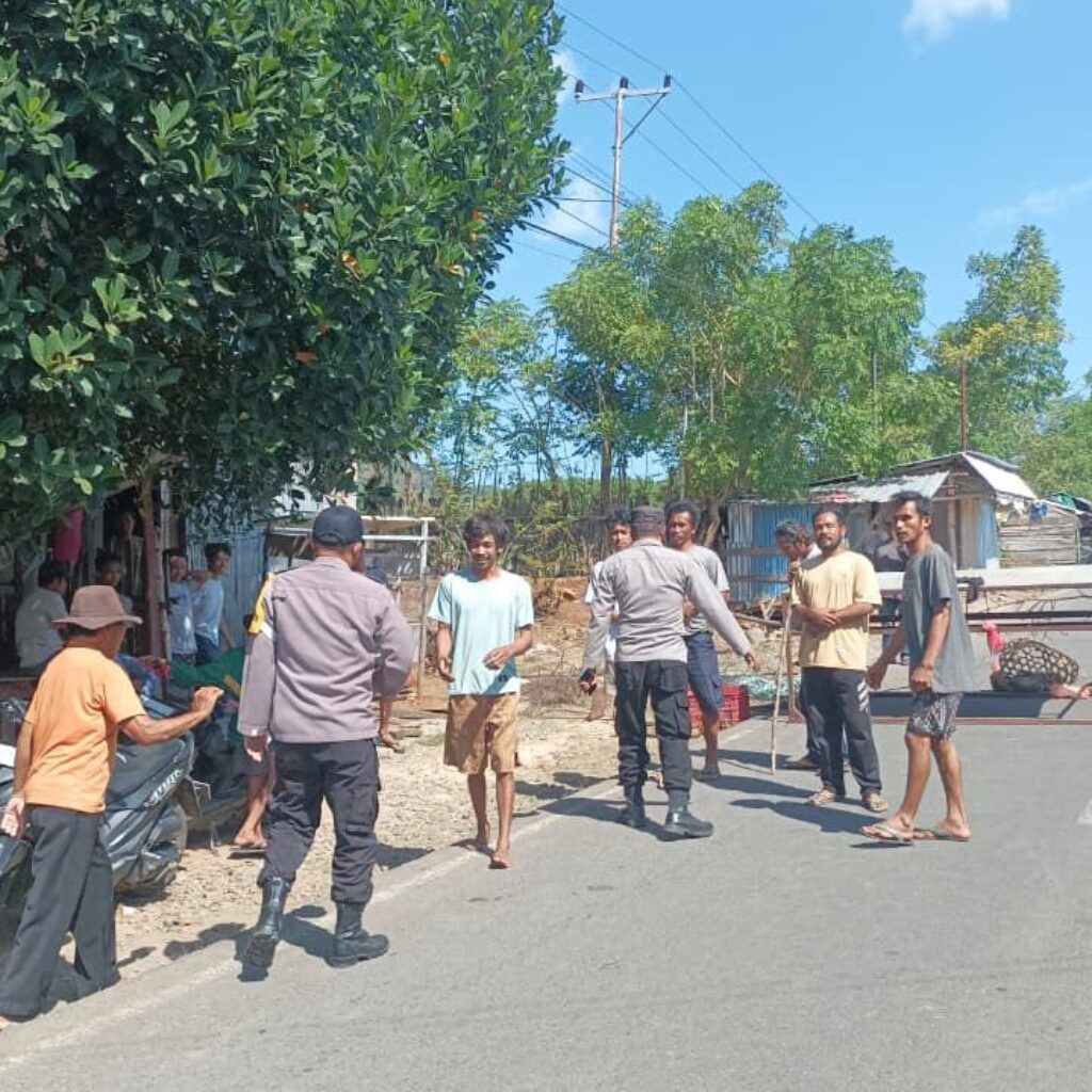 Polsek Hu’u Lakukan Negosiasi, Aksi Pemblokiran Jalan Akibat Kelangkaan LPG 3 Kg Berakhir Kondusif