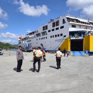 Polsek Kawasan Pelabuhan Lembar Perketat Pengamanan KM Dharma Kencana