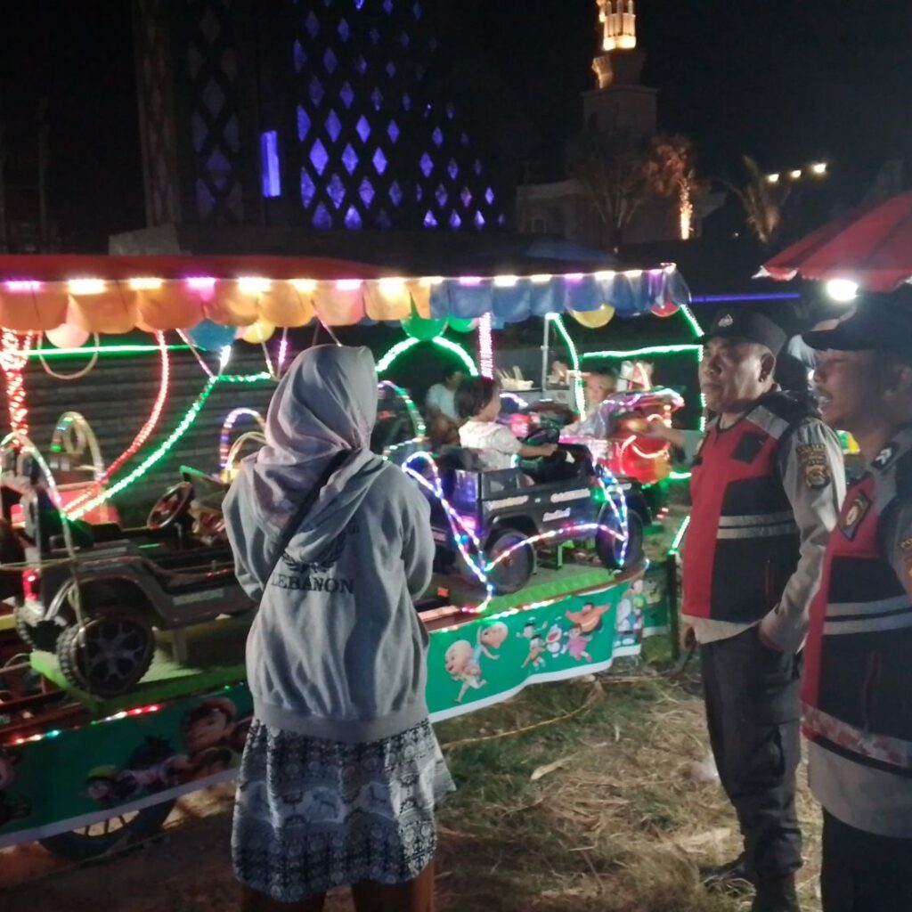 Polisi Sambangi Pasar dan Wisata, Imbau Pedagang Waspada Premanisme dan Utamakan Keselamatan Wahana