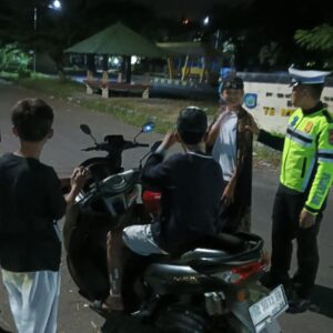 Kapolsek Bayan Hadiri Penerimaan Mahasiswa KKN PMD Universitas Mataram di Desa Sukadana
