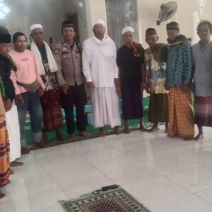 Polisi Religi, Bhabinkamtibmas Polsek Woha Polres Bima Kabupaten Kembali di Percaya Jadi Khotib dan Imam Sholat Jum, at di Masjid Desa Renda