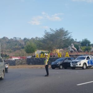 Rawan Sore, Satlantas Polres Bima Kabupaten Laksanakan Penjagaan dan Pengaturan Arus Lalulintas di Jam Sibuk