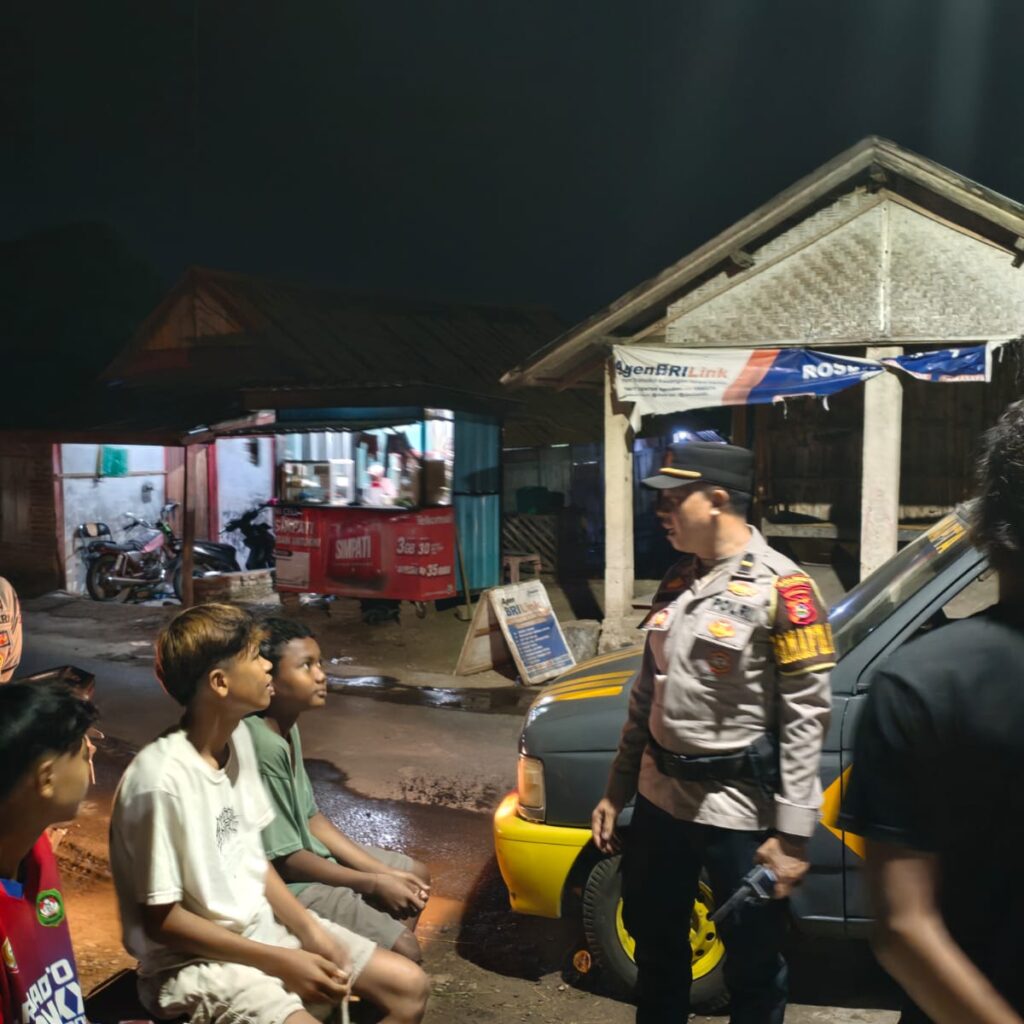 PATROLI MALAM POLRES DOMPU INTENSIFKAN DIALOG HUMANIS, AJAK MASYARAKAT PATUHI JAM MALAM DAN JAGA KAMTIBMAS