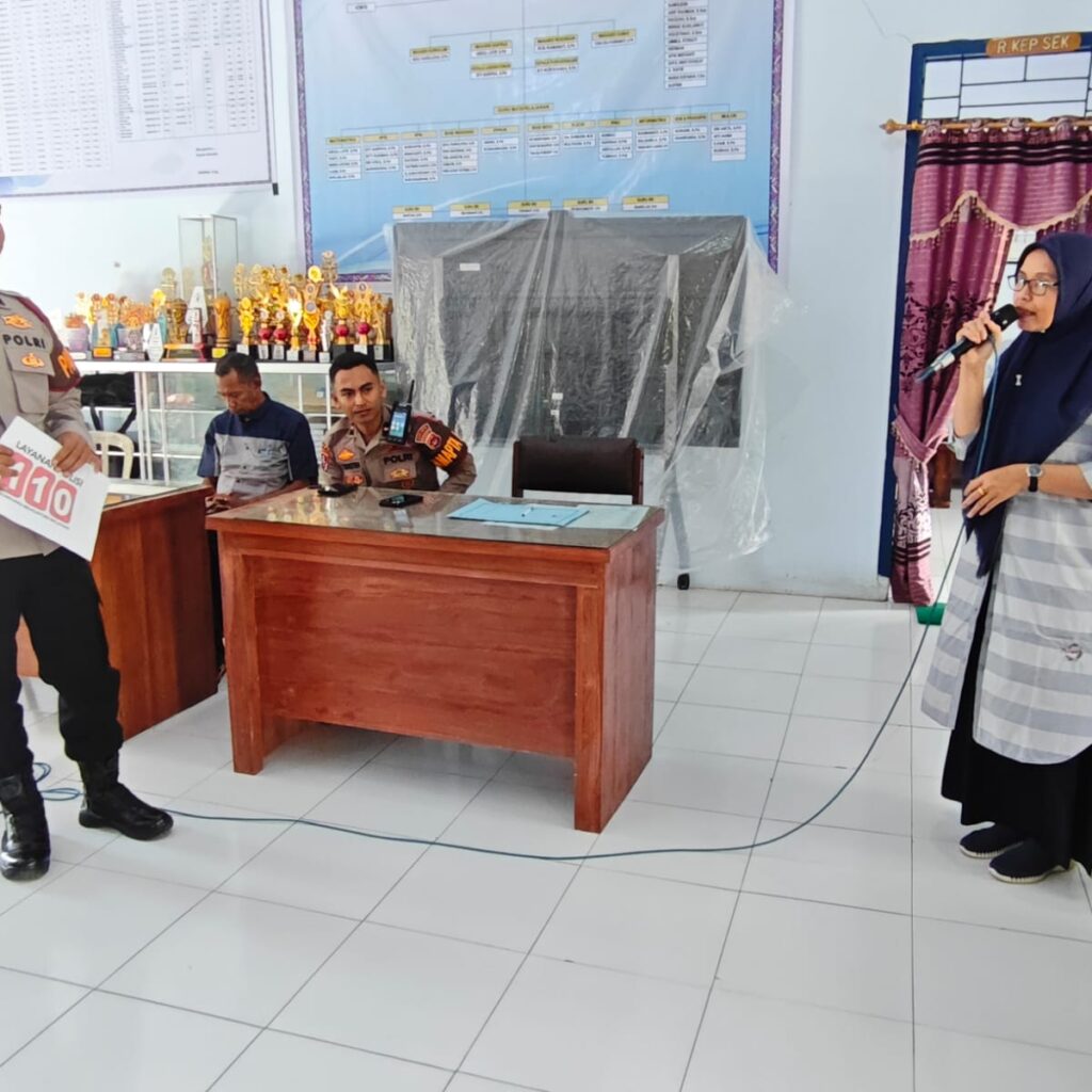 Polmas Polres Bima Kota Sambangi Komunitas Gojek, Sampaikan Pesan Kamtibmas dan Sosialisasikan Call Center Polri 110